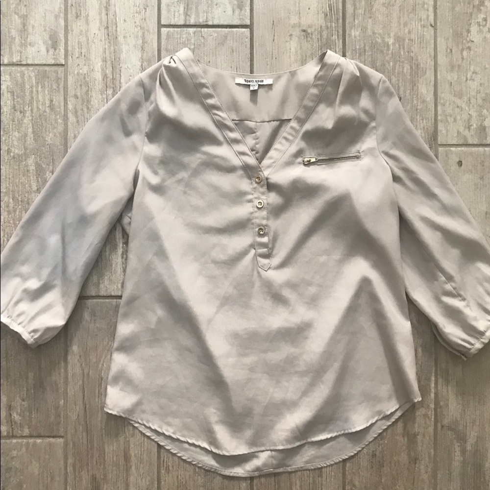 Tan 3/4 Sleeve Blouse - Medium